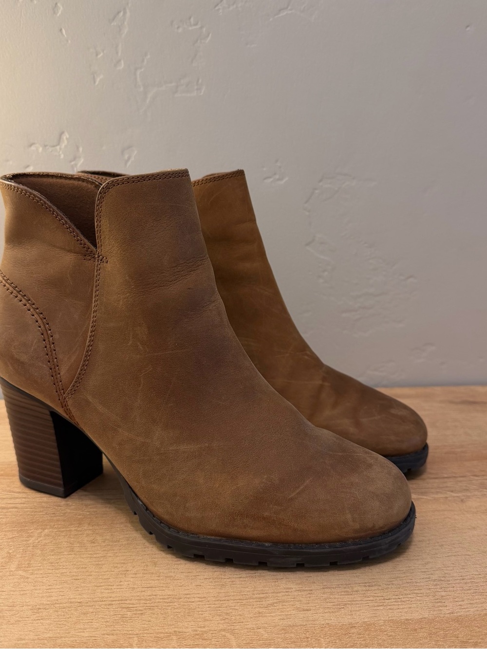 Clarks Collection Brown Leather Ankle Boots Block Heel Booties Size 8.5